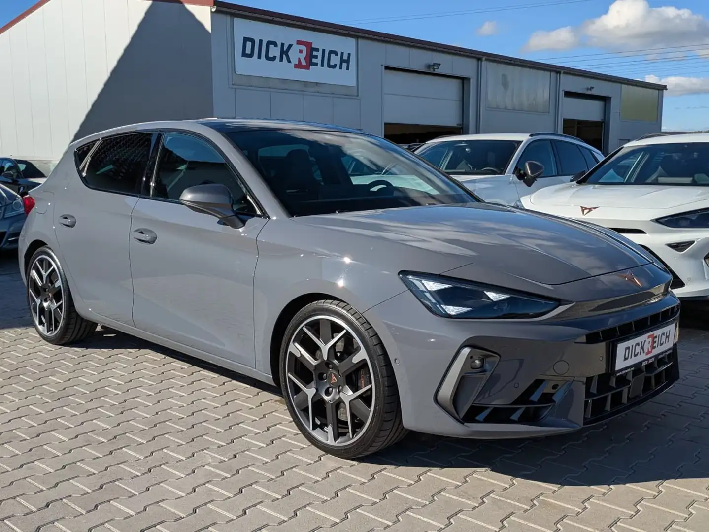 CUPRA Leon 2.0 TSI VZ MATRIX*PANO*SENNHEI*KAM*19"MEMOR Gris - 1