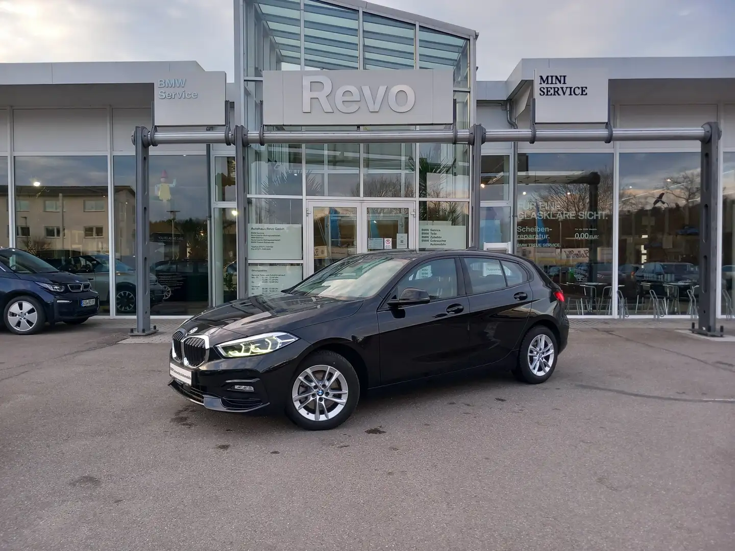 BMW 118 i Aut Sport Line LED ConnectProf LiveProf Schwarz - 1