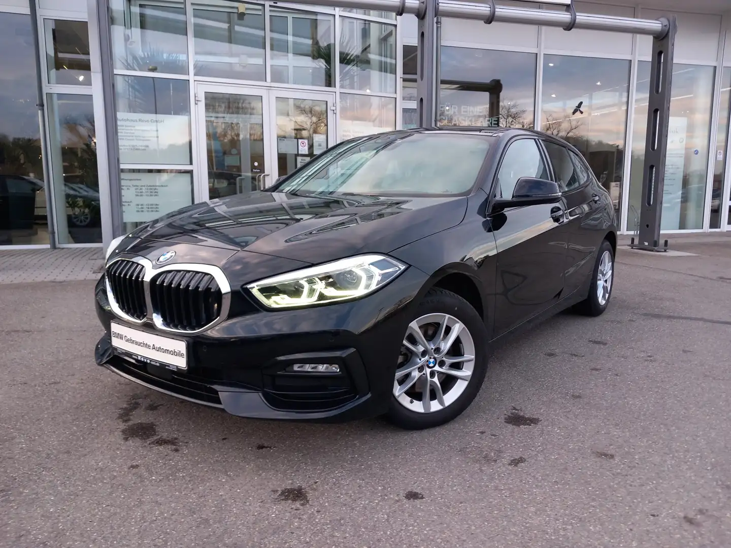 BMW 118 i Aut Sport Line LED ConnectProf LiveProf Schwarz - 2
