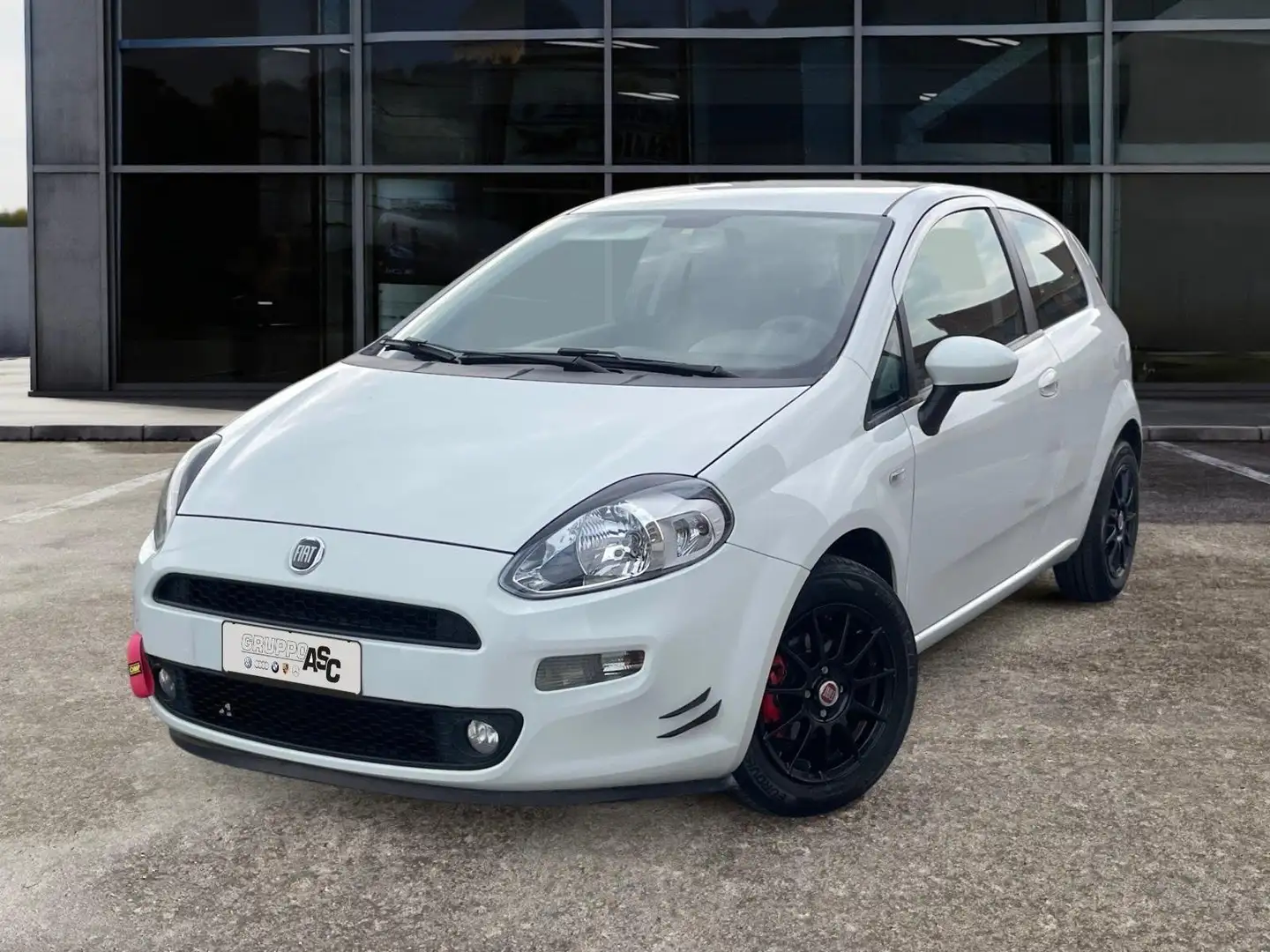 Fiat Punto 3p 1.2 BENZ 69 CV Lounge E6 ADATTA NEOPATENTATI Wit - 1