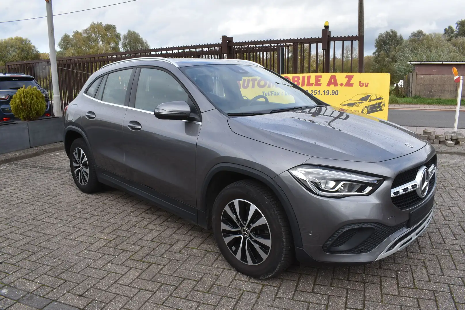 Mercedes-Benz GLA 250 e PHEV Business Solution Pano / Led Gris - 1