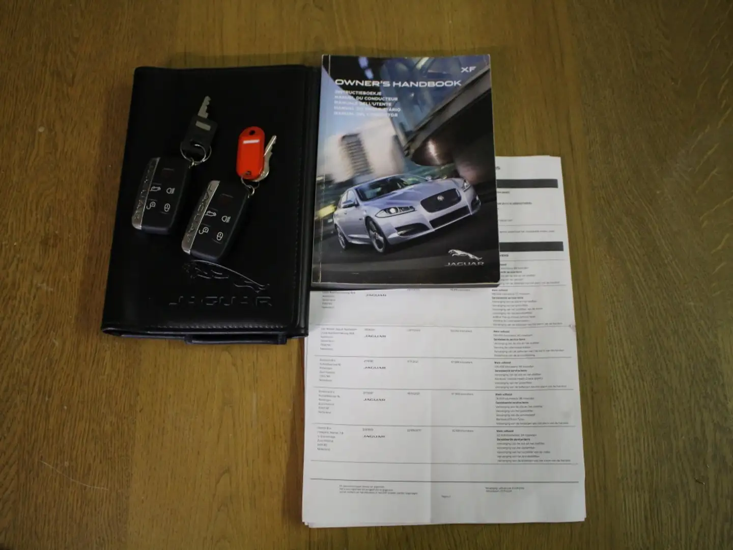 Jaguar XF 2.2D | Navi | Trekhaak | Camera | Stoelverwarming Noir - 2