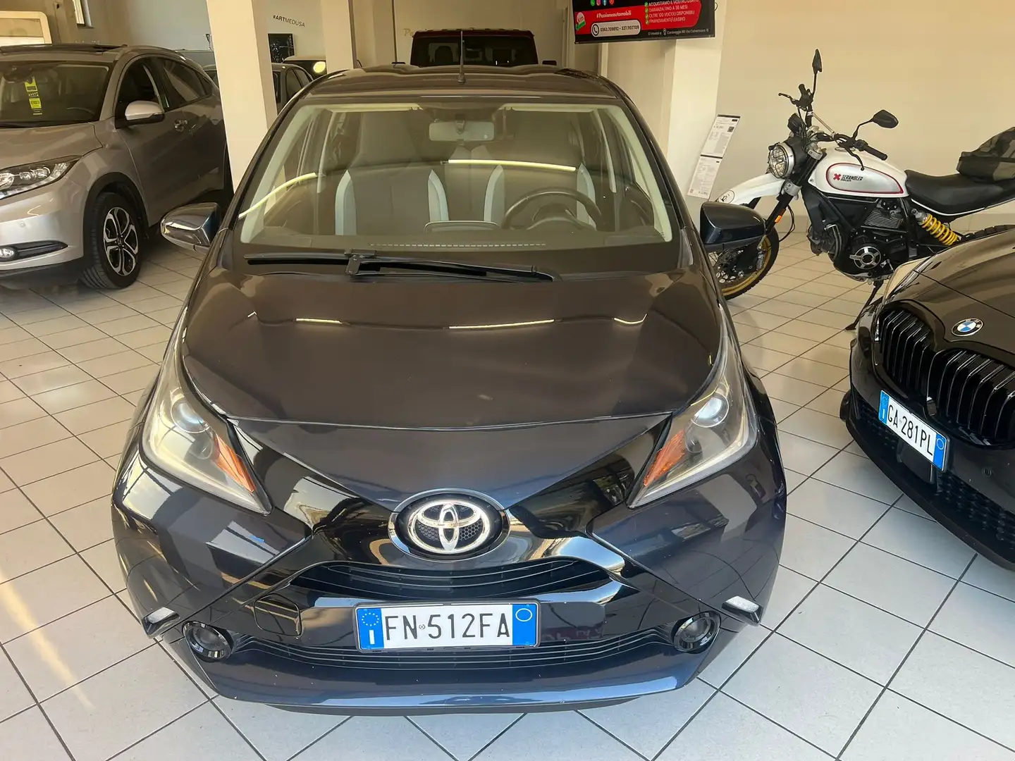 Toyota Aygo Aygo II 2014 5p 1.0 + TELECAMERA Gris - 2