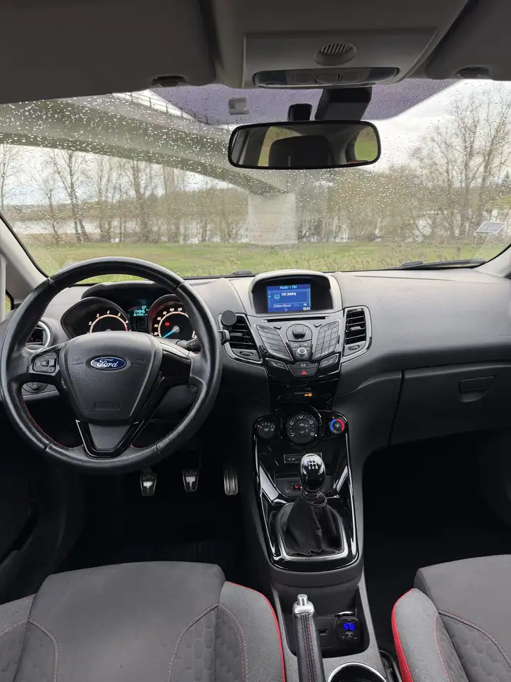 Ford Fiesta 3 portes — photo 4