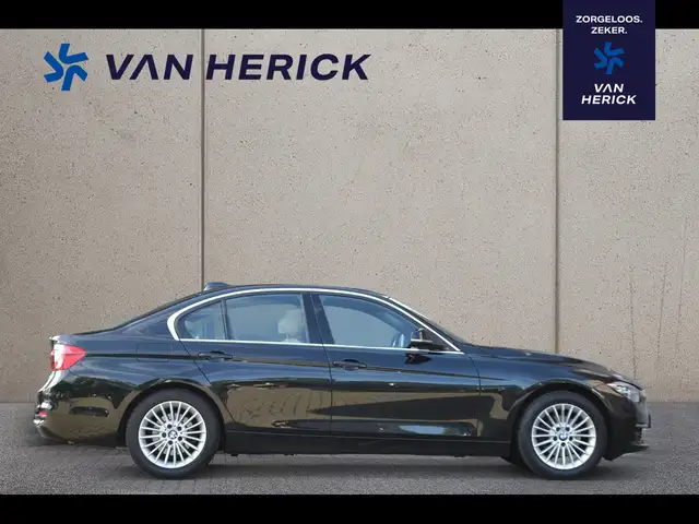 BMW 3 Series view 3