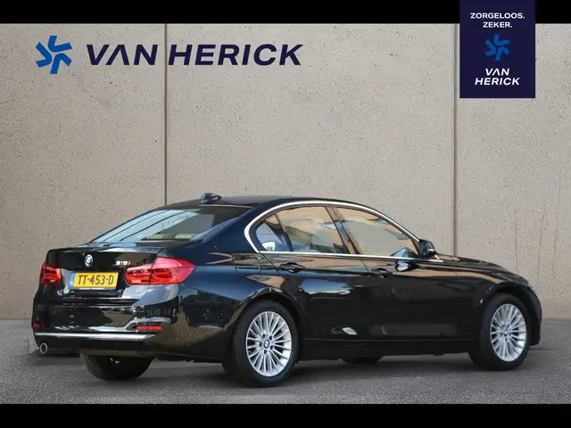 BMW 3 Series view 4
