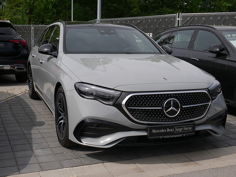 Mercedes-Benz E 450 d 4MATIC T-Modell AMG MBUX Night Ambiente — photo 2