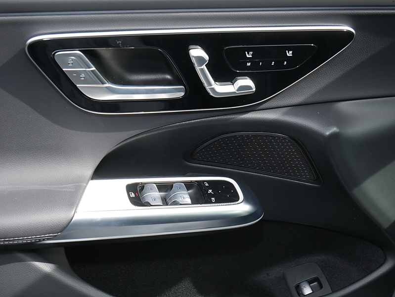 Mercedes-Benz E 450 d 4MATIC T-Modell AMG MBUX Night Ambiente — photo 9