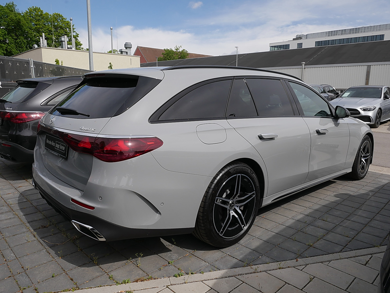 Mercedes-Benz E 450 d 4MATIC T-Modell AMG MBUX Night Ambiente — photo 3
