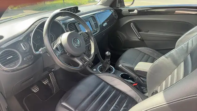 Volkswagen Beetle view 8