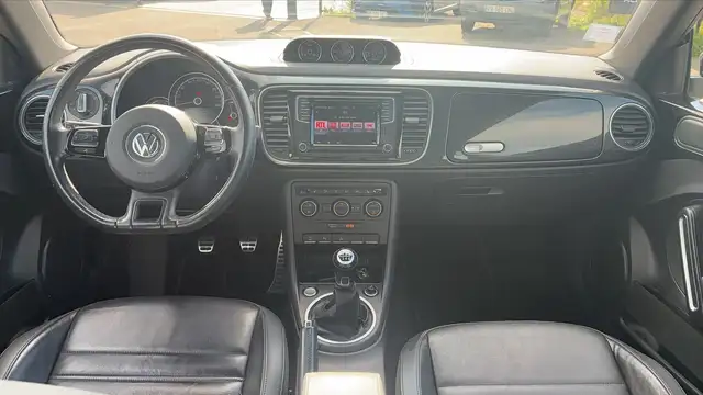 Volkswagen Beetle view 11