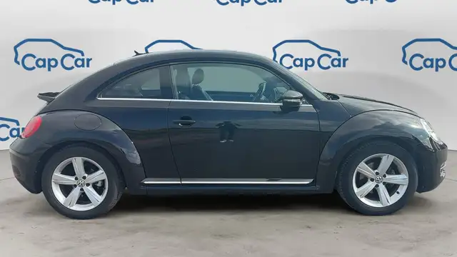 Volkswagen Beetle view 4
