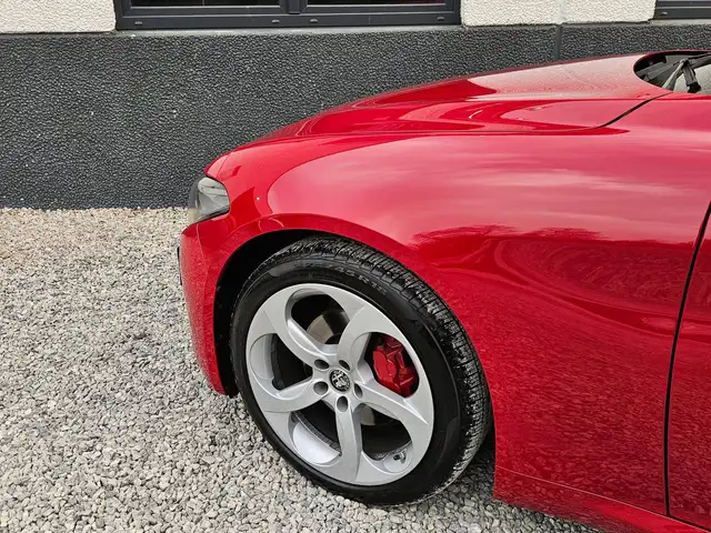 Alfa Romeo Giulia view 9