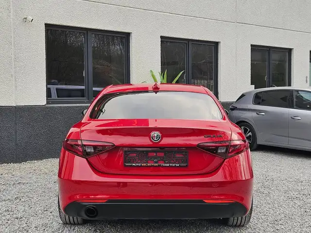 Alfa Romeo Giulia view 5