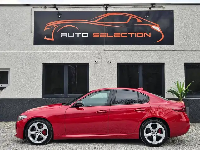 Alfa Romeo Giulia view 4
