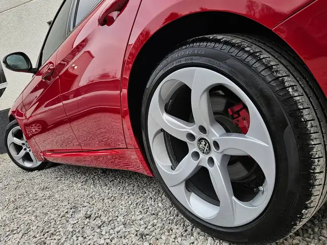 Alfa Romeo Giulia view 8