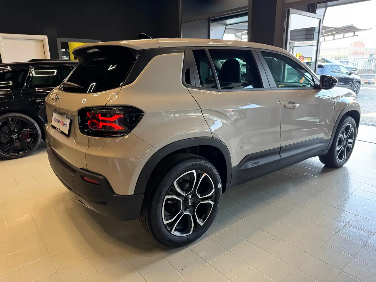 Jeep Avenger 1.2 Turbo 110 CV e-Hybrid Summit, миниатюра 5