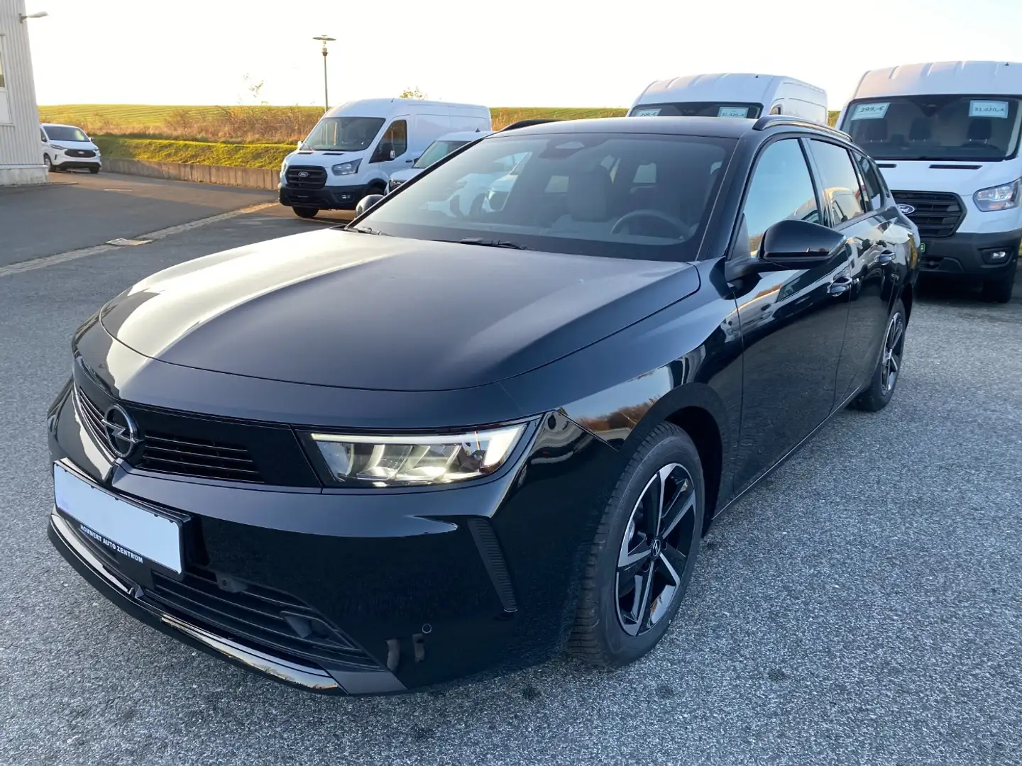 Opel Astra L Sports Tourer 1.2 Turbo Edition LED+SHZ Noir - 2