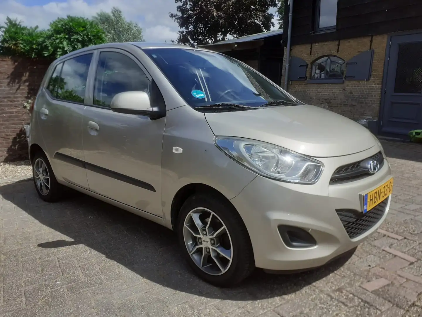 Hyundai i10 1.1 i-Motion Cool Бронзовий - 2