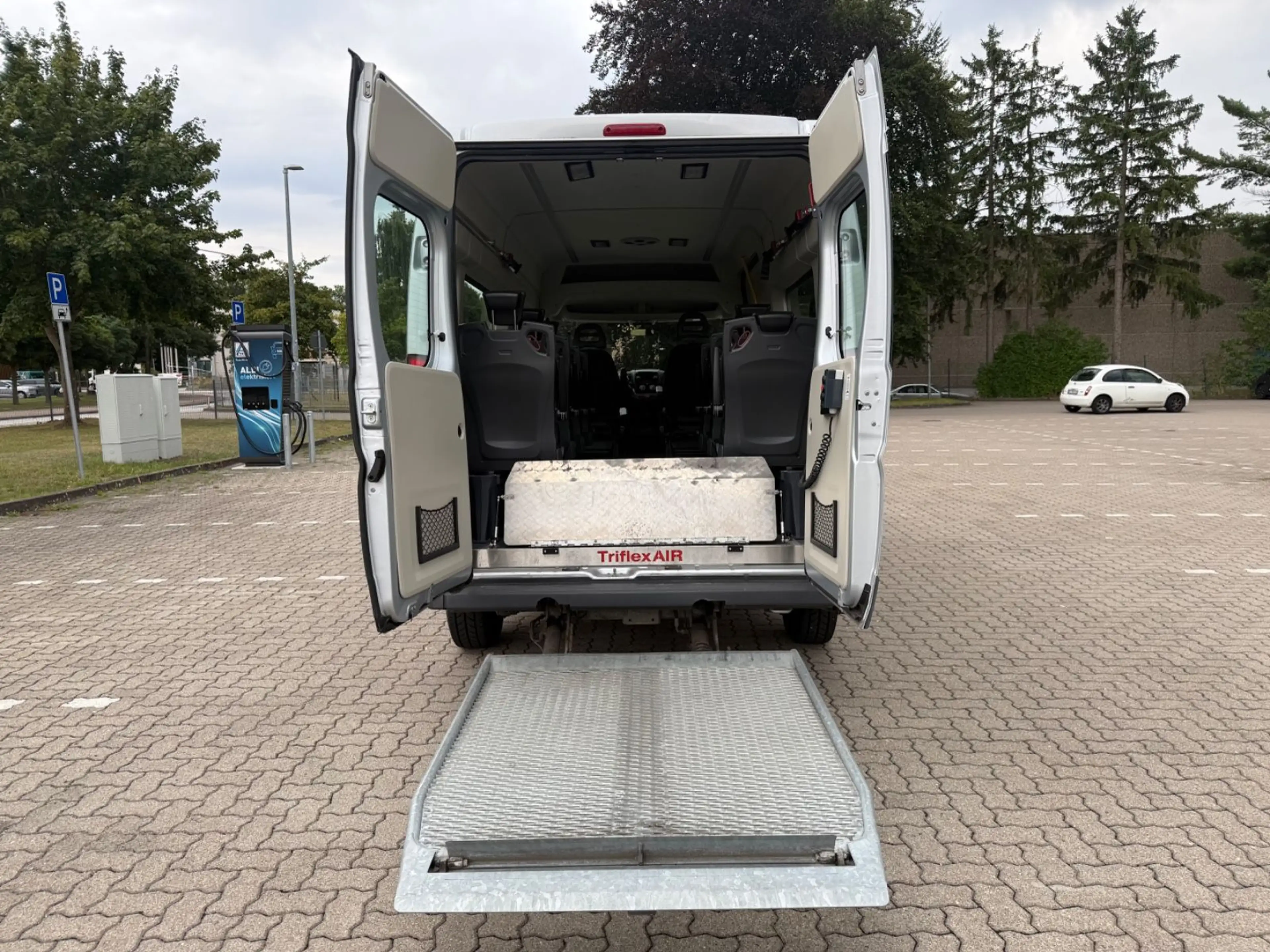 Fiat Ducato 2,3 MJT Bus 9-Sitzer Rollstuhl Behinderte — photo 13