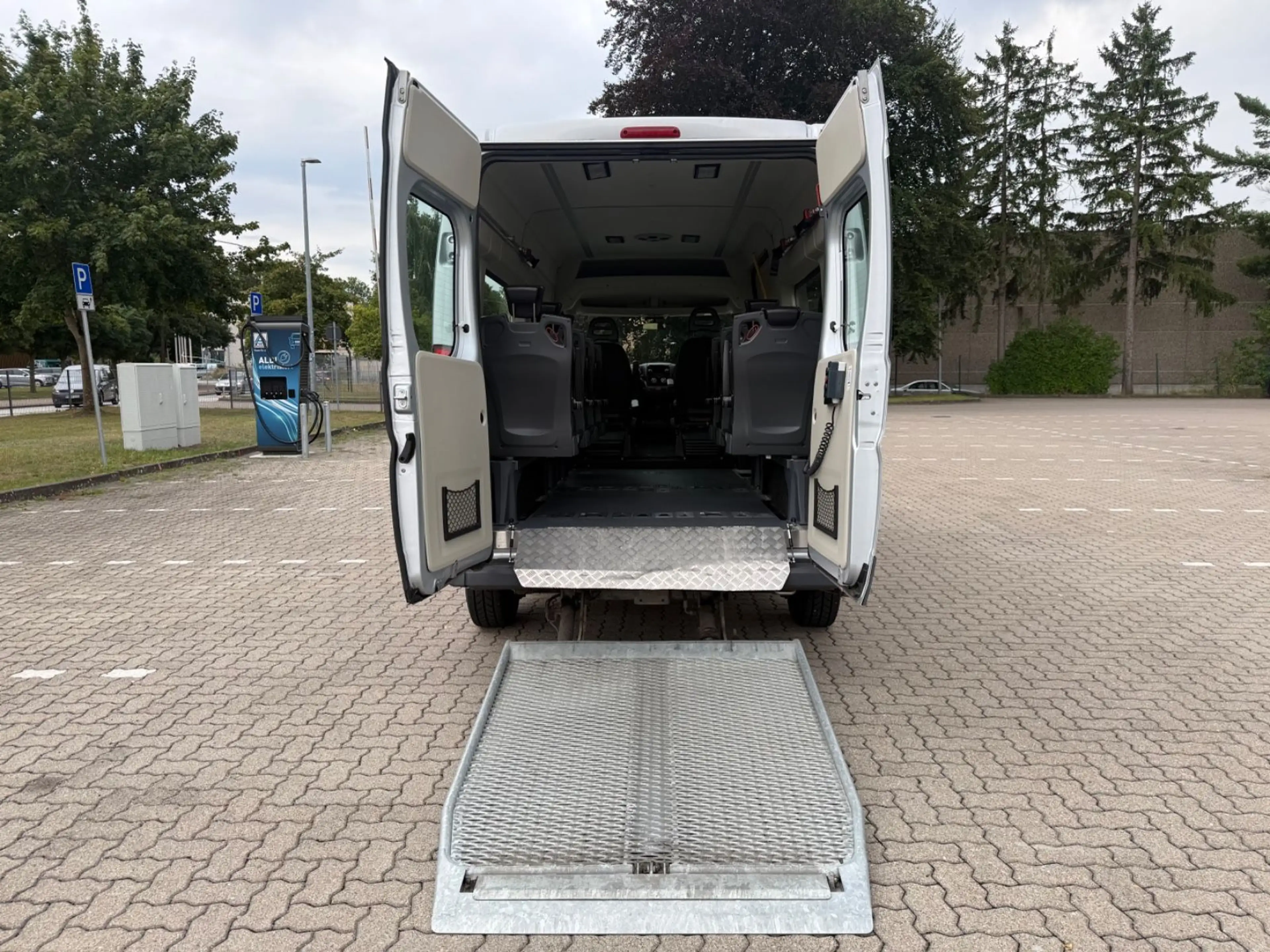 Fiat Ducato 2,3 MJT Bus 9-Sitzer Rollstuhl Behinderte — photo 14