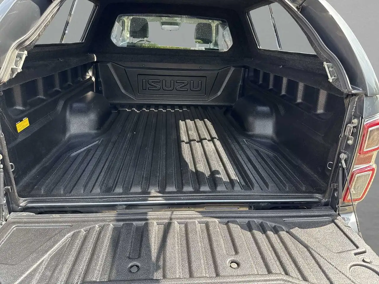 Isuzu D-Max 2022 — фото 10