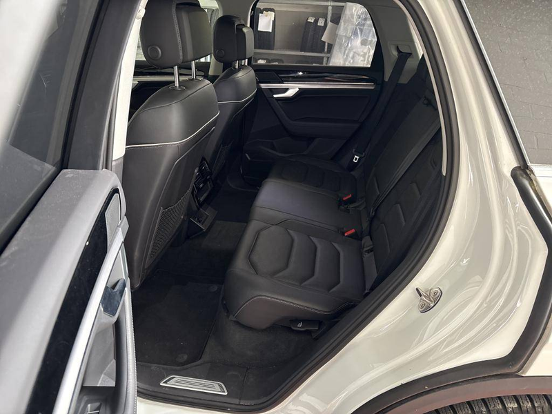 Volkswagen Touareg 3.0 TDI Elegance 4Motion IQ-LIGHT AHK LEDER NAVI KOMFORT-PAKET STDHZG — photo 9