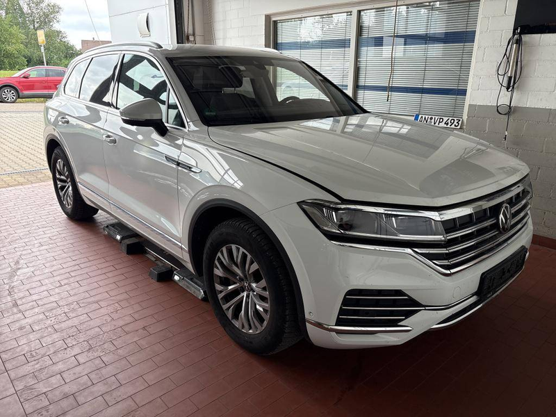 Volkswagen Touareg 3.0 TDI Elegance 4Motion IQ-LIGHT AHK LEDER NAVI KOMFORT-PAKET STDHZG — photo 2