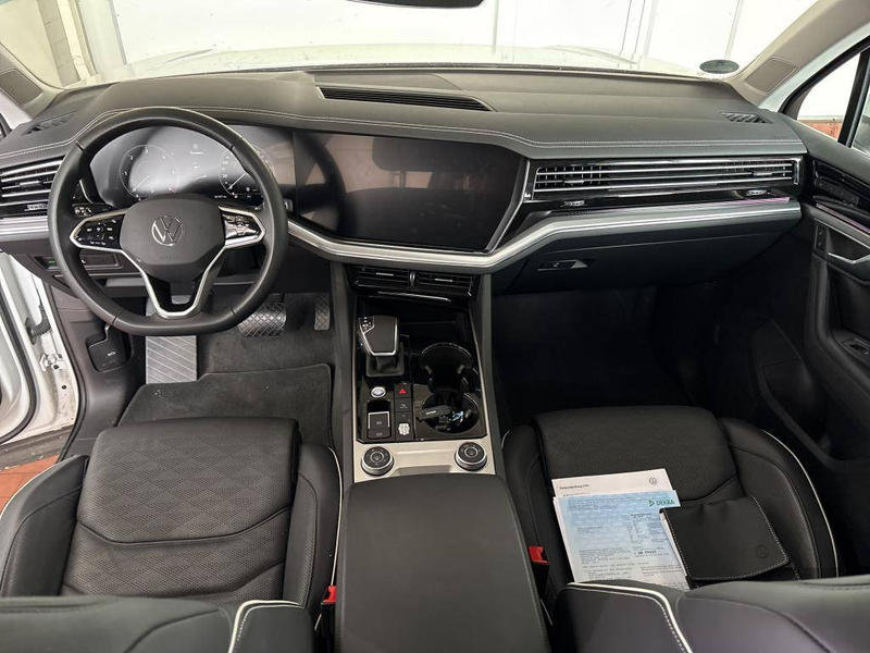 Volkswagen Touareg 3.0 TDI Elegance 4Motion IQ-LIGHT AHK LEDER NAVI KOMFORT-PAKET STDHZG — photo 7