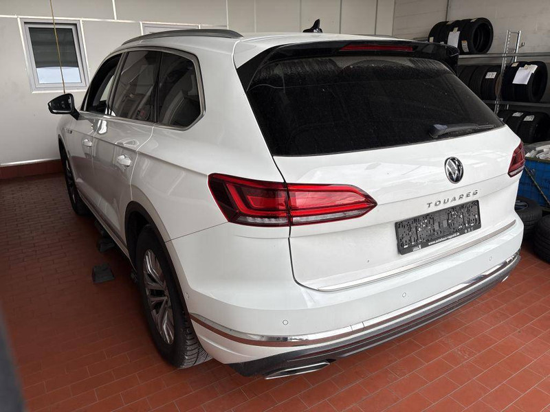 Volkswagen Touareg 3.0 TDI Elegance 4Motion IQ-LIGHT AHK LEDER NAVI KOMFORT-PAKET STDHZG — photo 3