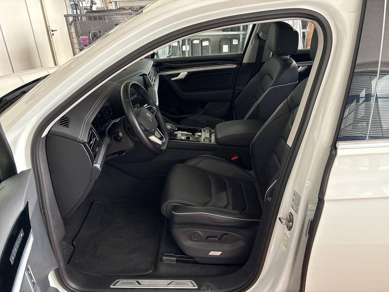 Volkswagen Touareg 3.0 TDI Elegance 4Motion IQ-LIGHT AHK LEDER NAVI KOMFORT-PAKET STDHZG — photo 8