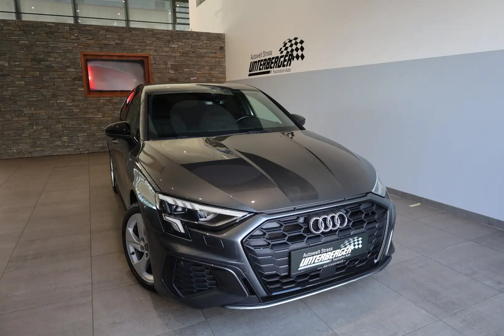 Audi A3 Sportback 45 TFSIe S line LED Tempomat PDC Grau - 2