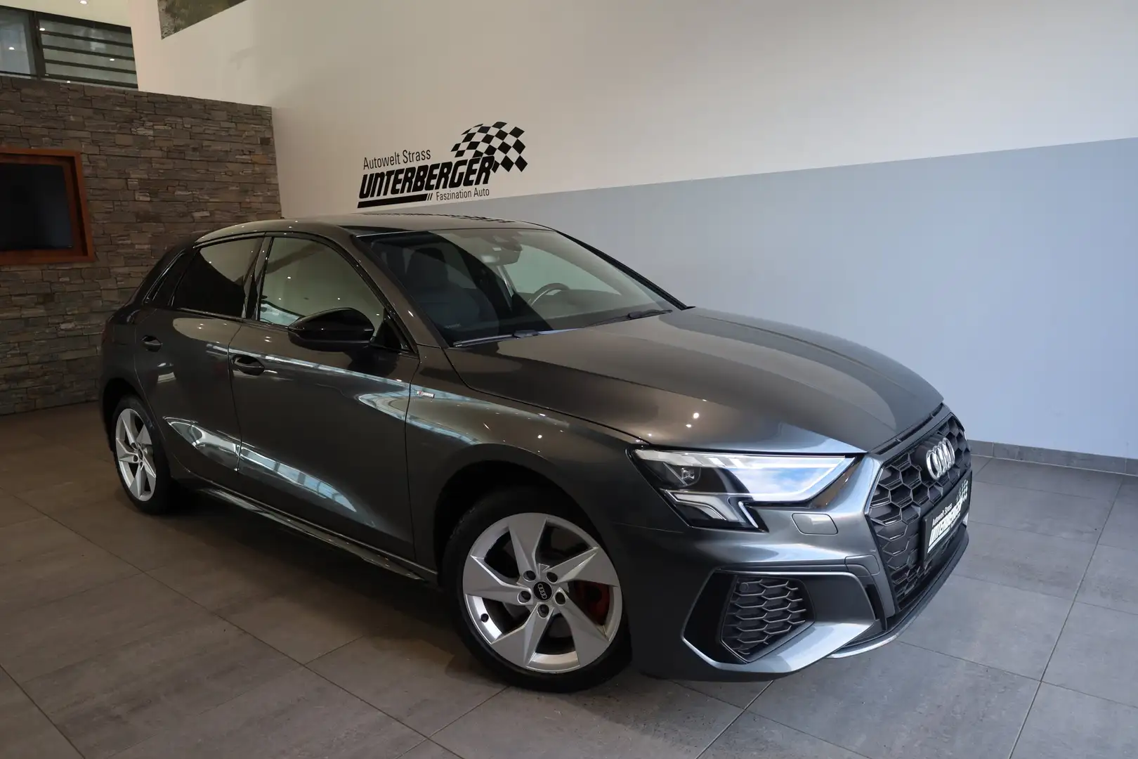 Audi A3 Sportback 45 TFSIe S line LED Tempomat PDC Grau - 1