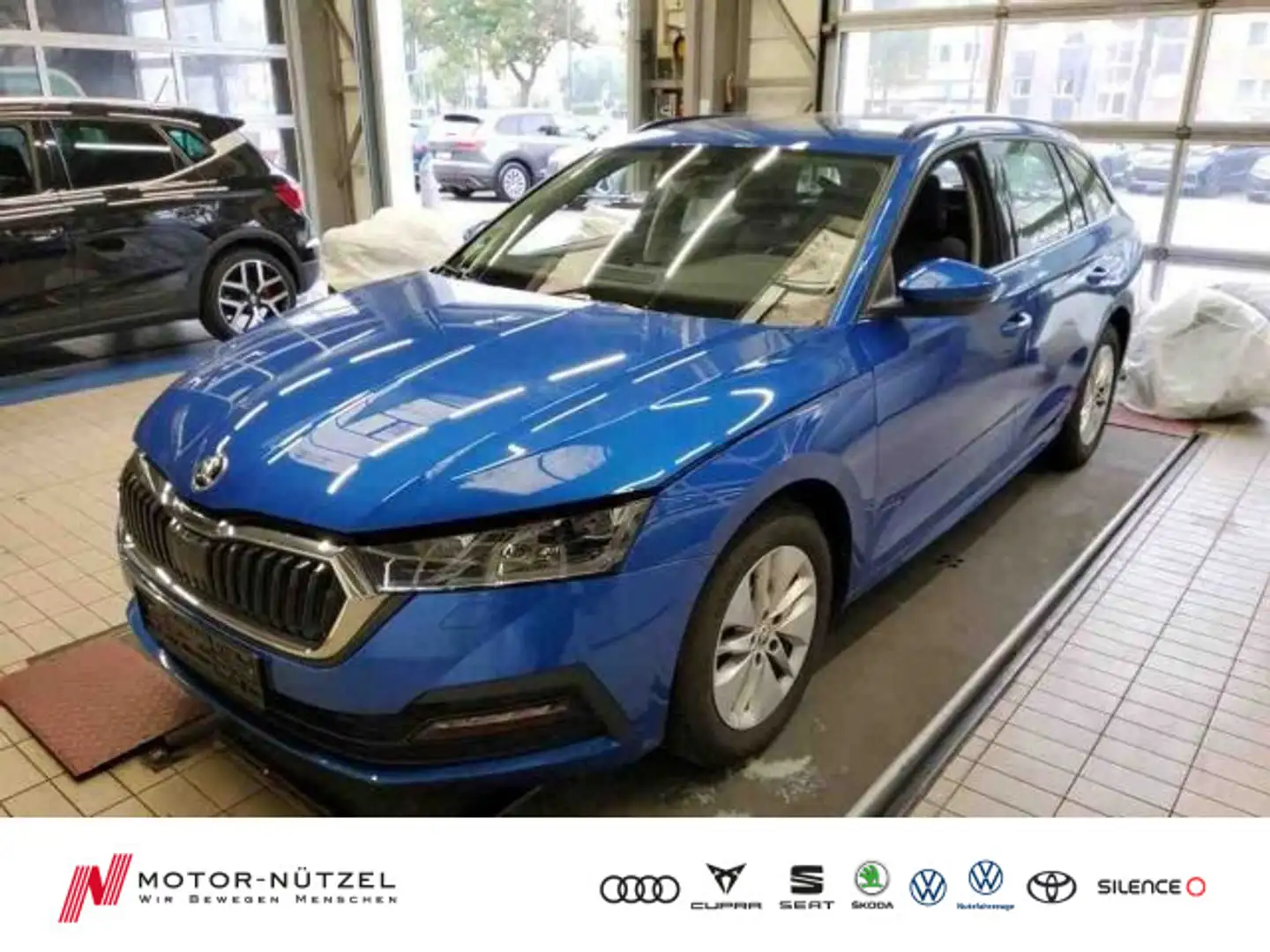Skoda Octavia Combi 2.0TDI DSG MATRIX+NAV+ACC+SHZ+PANO Blau - 1