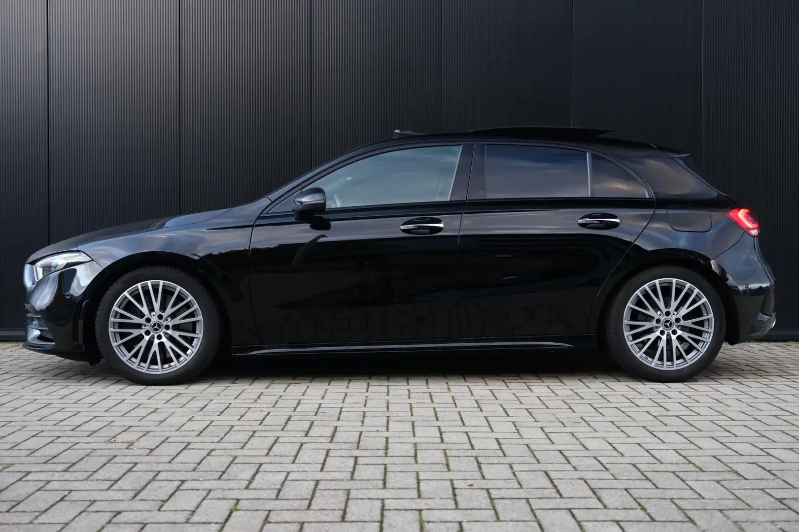 Mercedes-Benz A 250 Premium Plus, Pano, Memory, Keyless entry, VOL! Noir - 2