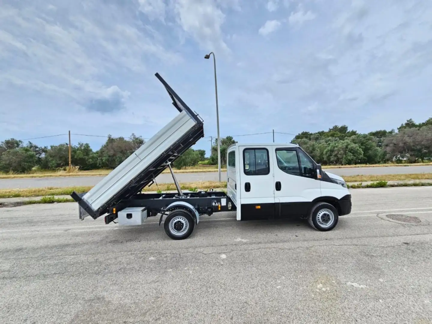 Iveco Daily 33S11 2.3 MJT DOPPIA CABINA PASSO 3450 RIBALTABILE Blanco - 1