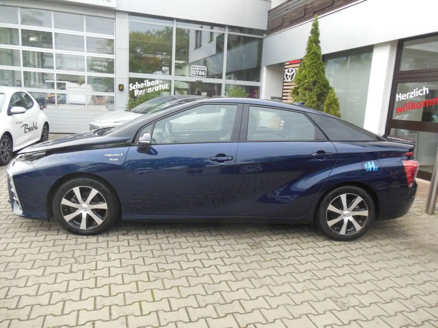 Toyota Mirai Executive m. Leder u. NAVI- Wasserstoffantrieb Blau - 2