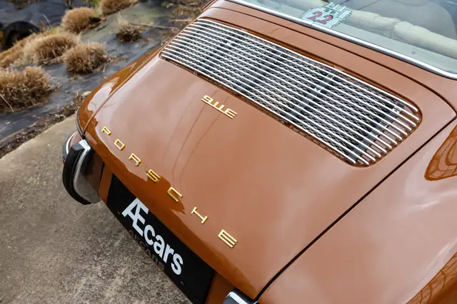 Porsche 911 view 11