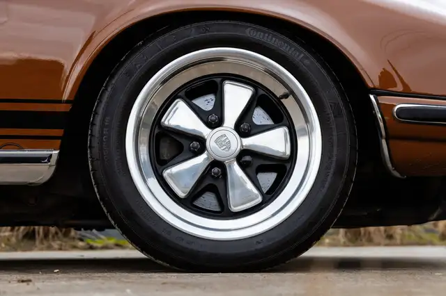 Porsche 911 view 15