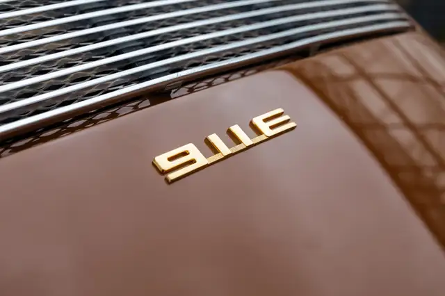 Porsche 911 view 10
