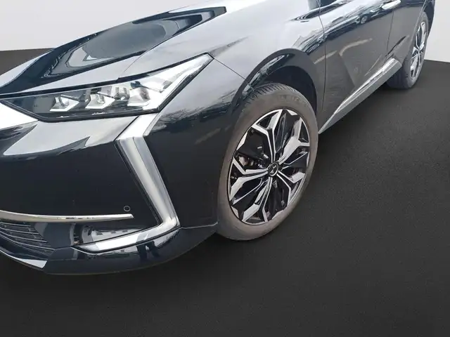 DS Automobiles DS 4 view 11