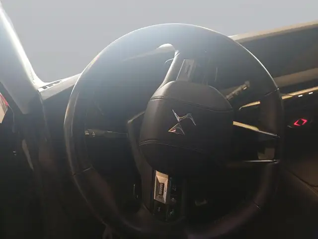 DS Automobiles DS 4 view 15