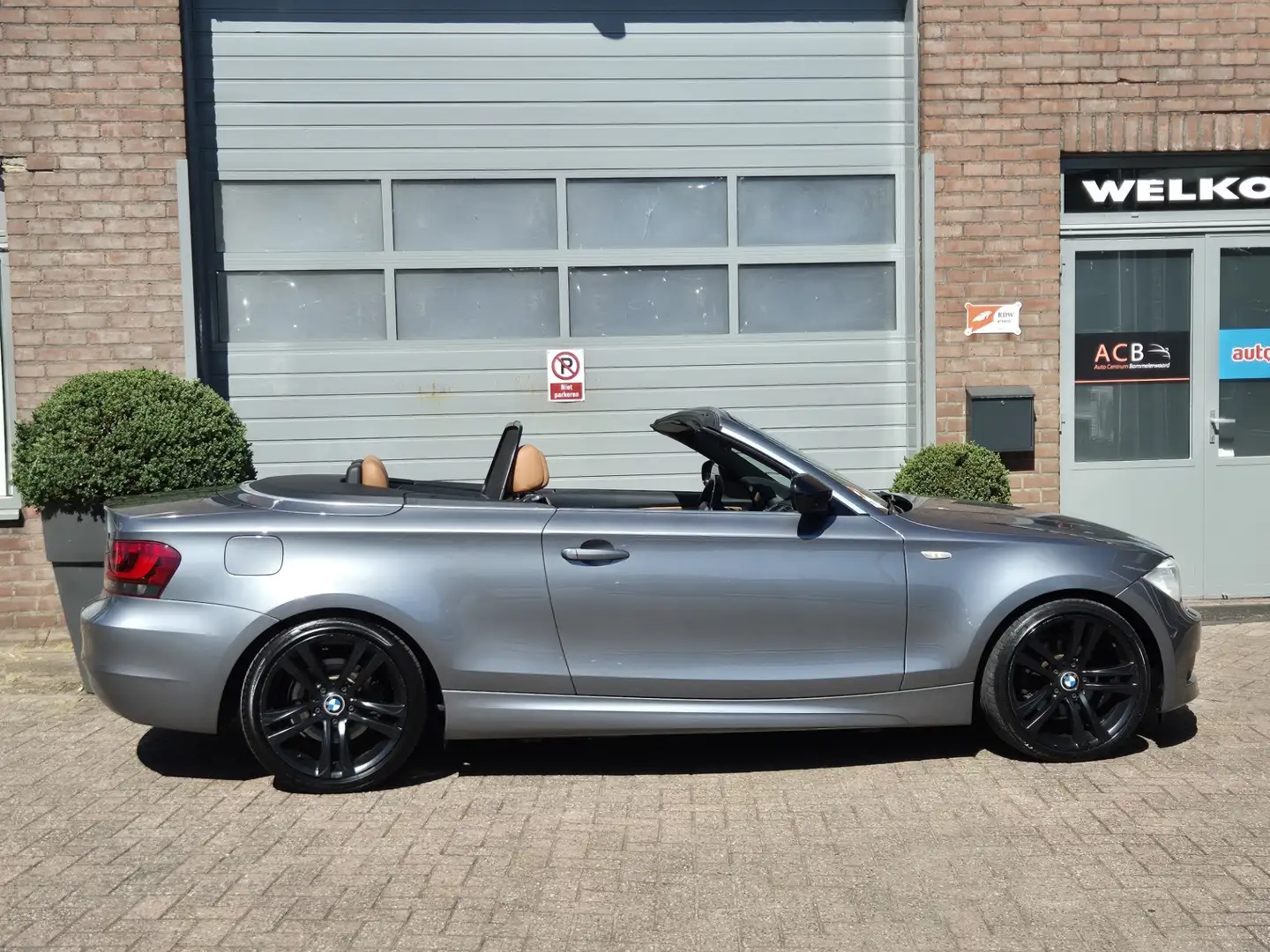 BMW 118 1-serie Cabrio 118i M Sport Edition Leder / Naviga Grau - 2