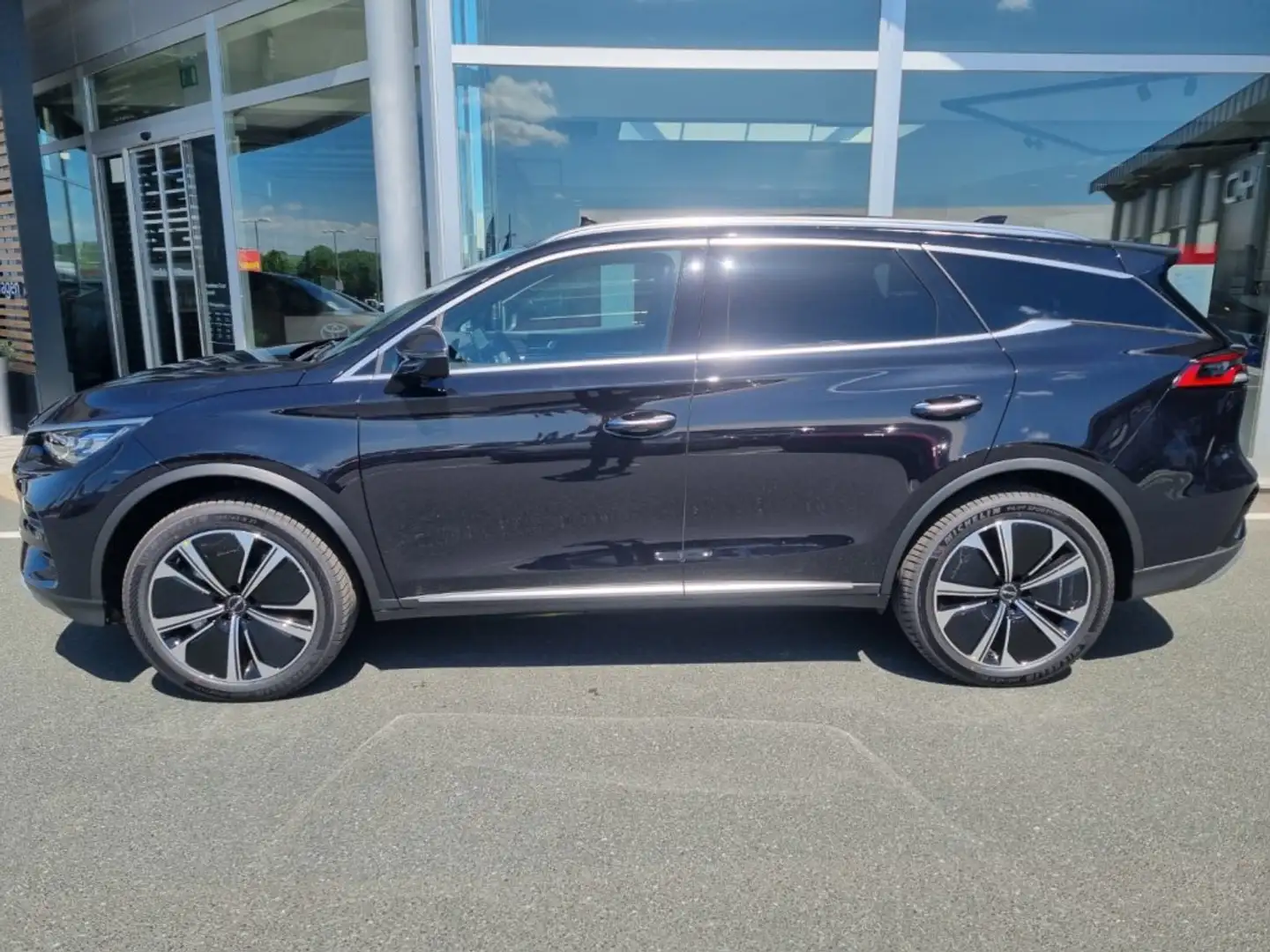 BYD Tang NEW TANG Flagship 4WD Silber - 2