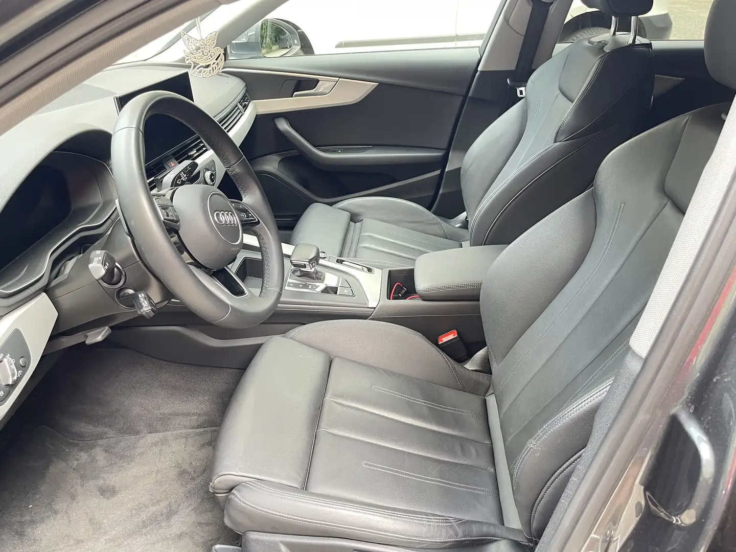 Audi A4 35 TFSI S tronic line - 1