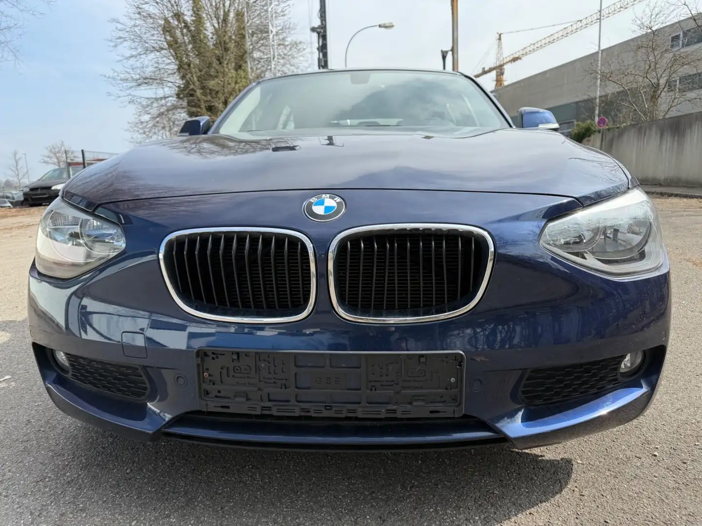 BMW 116 Baureihe 1 Lim. 5-trg. Navi PDC Automatik Blau - 1