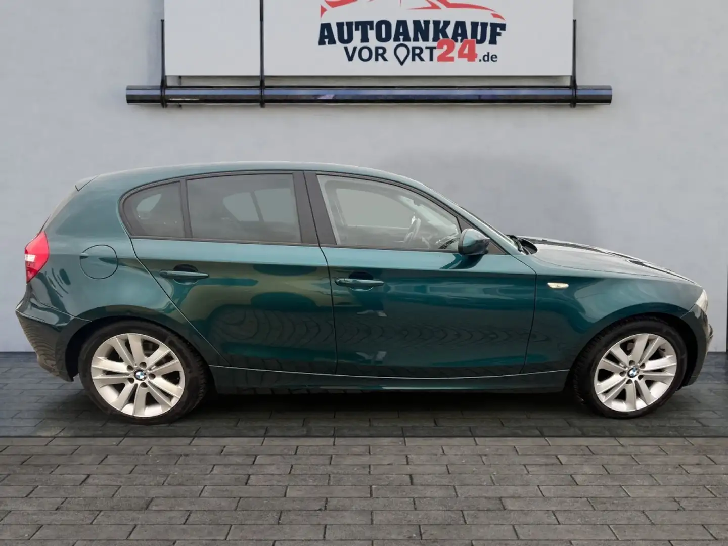 BMW 118 i Lim.*Xenon*Navi*Leder*BT*Advantage* Klima Xenon Vert - 2