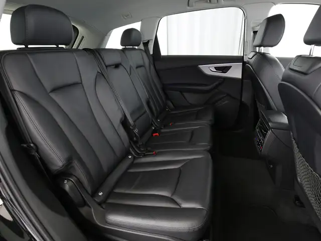 Audi Q7 view 15