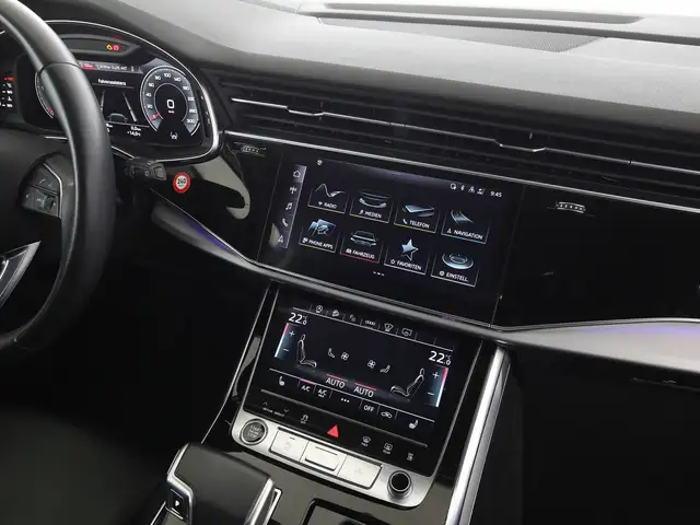 Audi Q7 view 13