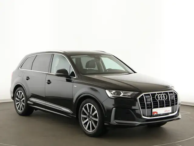Audi Q7 view 9